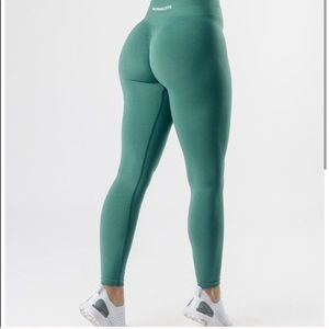 ISO alphalete amplify in the color ivy